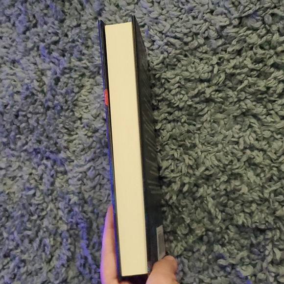 Watch Your Back/What Waits In The Woods-Terri Parlato Hardcover Suspense Novels - Picture 7 of 10